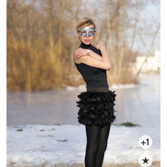 Mini feather skirt - Picture 3 of 5